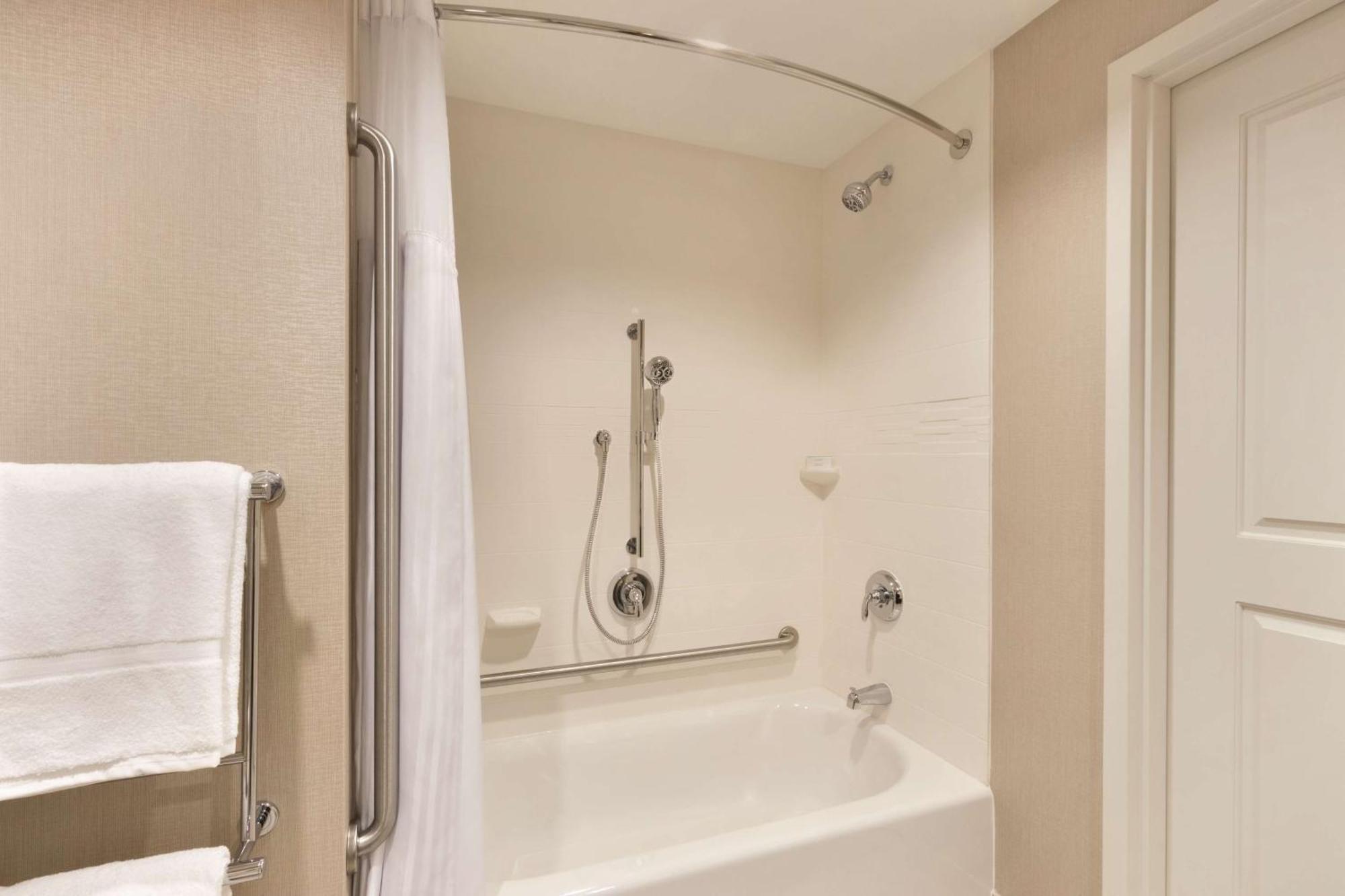 Homewood Suites By Hilton Calgary Downtown Екстериор снимка